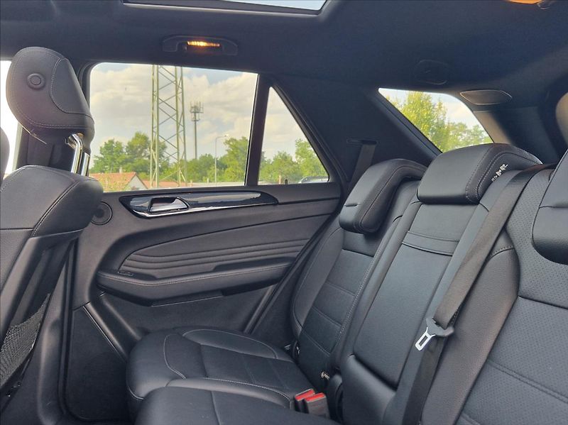 Mercedes-Benz GLE 3,0 i AMG 270kW 4MATIC PANORAM - fotka 14 z 50