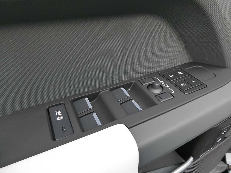 Land Rover Defender (2026) 110 3,0 X-Dynamic SE D200 - fotka 12 z 35