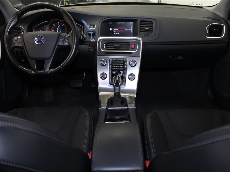 Volvo V60 2,0 D3 110kW AT Mom.NAVI Light - fotka 8 z 18