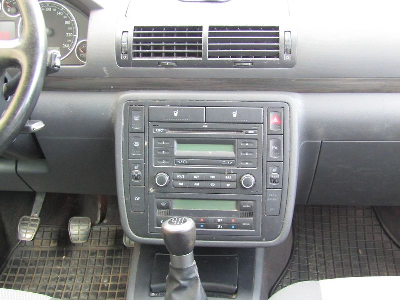 Seat Alhambra (2006) 2.0 TDI 103kW - fotka 17 z 34