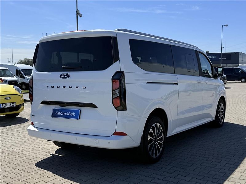 Ford Tourneo Custom 2,5 PHEV 171 kW Titanium L2 - fotka 5 z 26