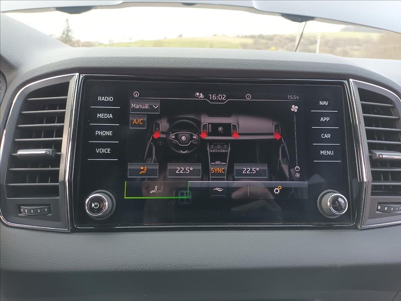 Škoda Karoq 1,5 TSI,110KW,DSG,RADAR - fotka 36 z 41