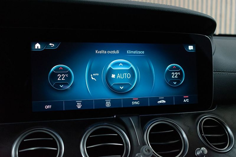 Mercedes-Benz Třídy E E 220d AMG*4MATIC*TAŽNÉ*ACC*ČR - fotka 40 z 52