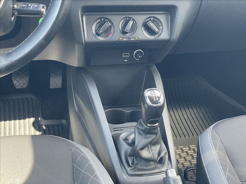 Škoda Fabia 1,0 TSI Combi Ambition Plus - fotka 12 z 21