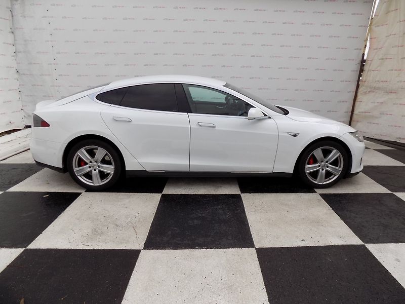Tesla Model S (2015) 90D/1.Maj.ČR/Ludicrous/762PS/ - fotka 6 z 39