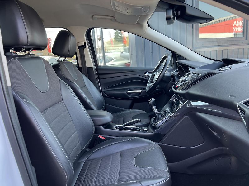Ford Kuga 2.0TDCi 4x4 TAŽNÉ TEMPOMAT  - fotka 25 z 31