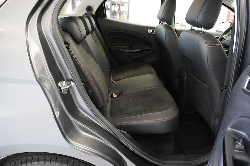 Ford EcoSport 1,0 ECOBOOST ST-LINE - fotka 24 z 28