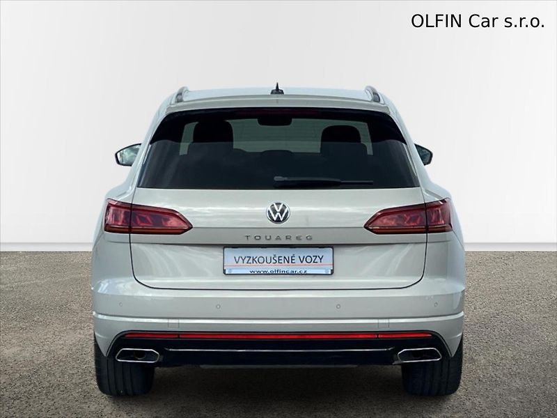 Volkswagen Touareg 3,0 TDi V6 210 kW 8AT 4x4 R-LI - fotka 8 z 31