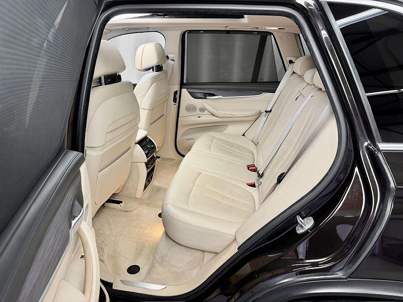 BMW X5 40d xDrive INDIVIDUAL, PANO, B - fotka 10 z 31