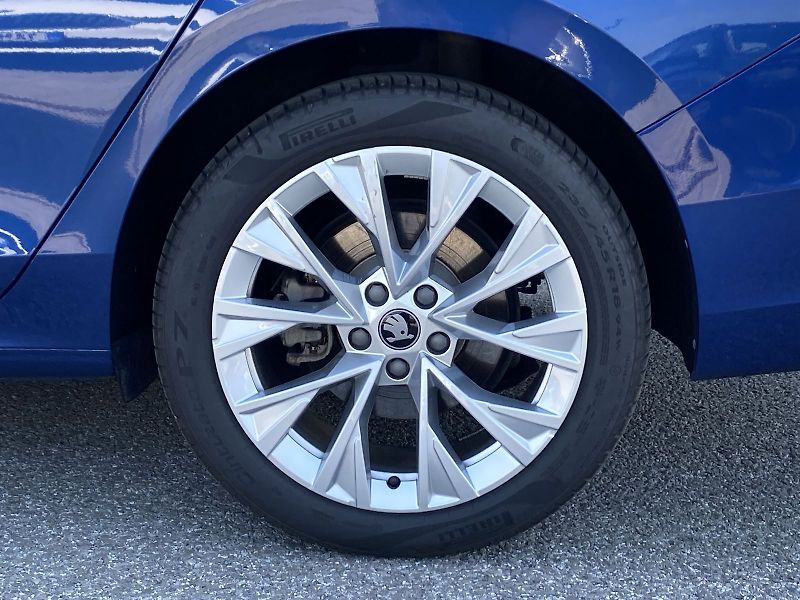 Škoda Superb (2025) Combi 1.5 TSI DSG L&K - fotka 37 z 41