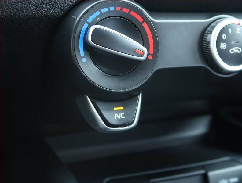 Kia Rio (2022) 1.2 DPI, Serv.kniha - fotka 16 z 17