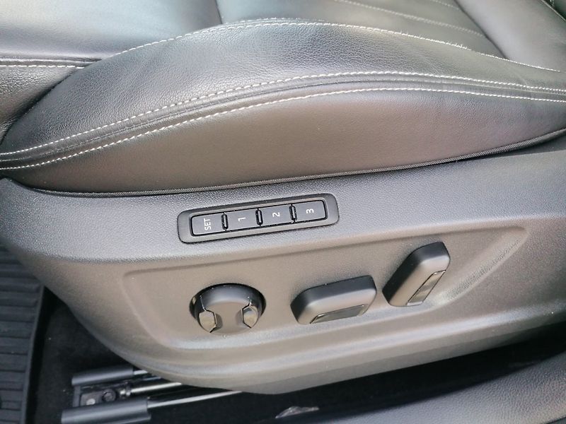 Škoda Karoq (2020) 1.6 TDi Style,Velká Výbava - fotka 10 z 41