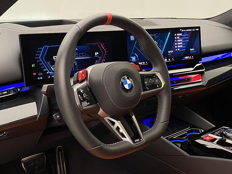 BMW M5 TOURING G99 B&W AWD 1.maj. - fotka 18 z 45