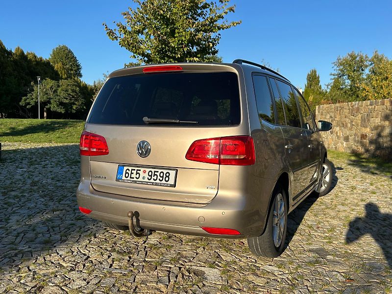 Volkswagen Touran (2012) - fotka 9 z 27