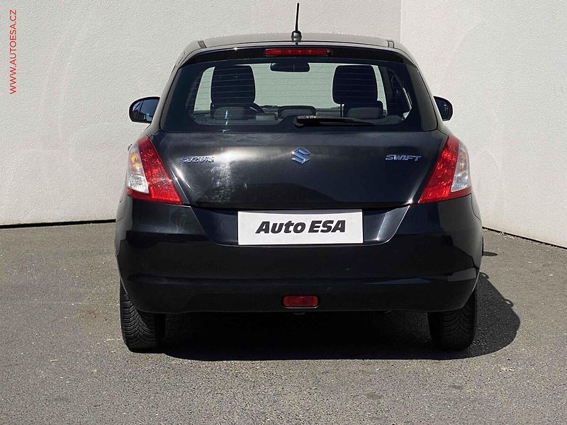 Suzuki Swift (2015) 1.2i, Club, +kola - fotka 5 z 17
