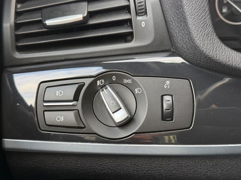 BMW X3 xDrive 20D M-Paket - fotka 17 z 37