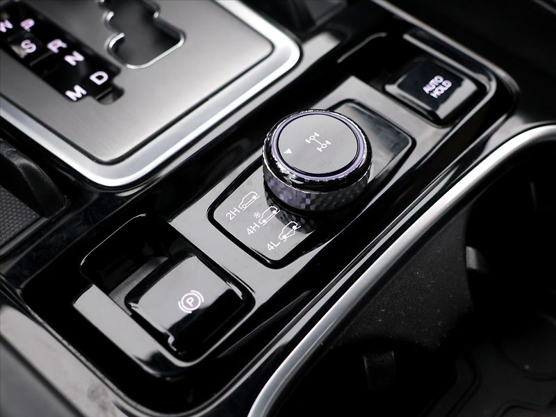 SsangYong Rexton 2,2 e-XDI 133kW Aut. Premium - fotka 32 z 41