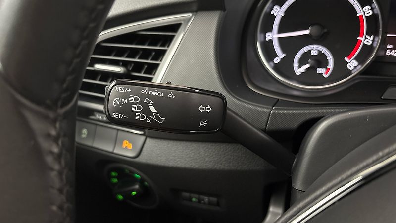 Škoda Fabia 1.0 TSI Ambition Combi - fotka 14 z 23