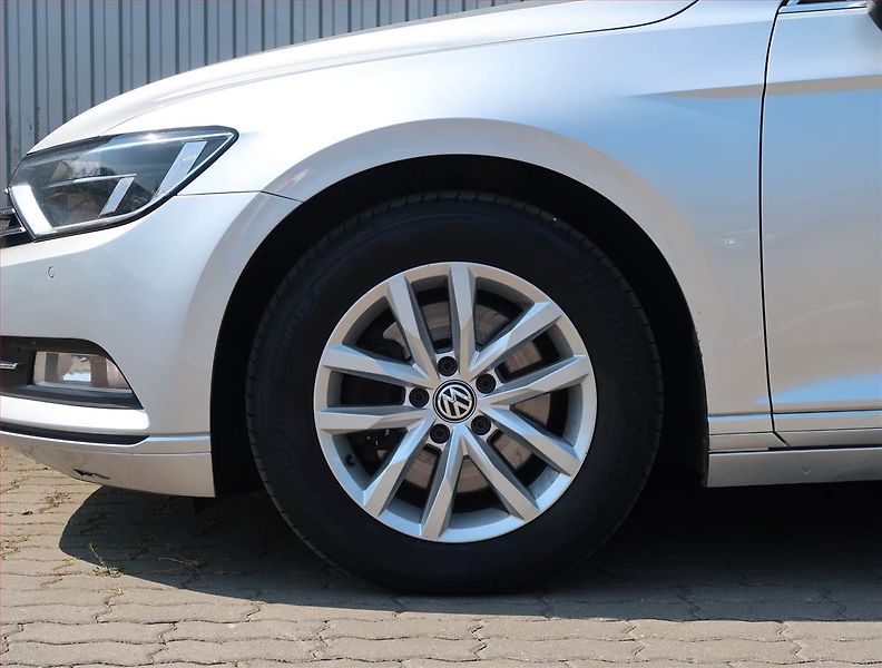 Volkswagen Passat (2019) 2.0 TDI, Navi, Tempomat - fotka 15 z 20
