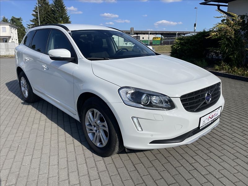 Volvo XC60 2,4 D4 Geartronic Kinetic AWD - fotka 39 z 41