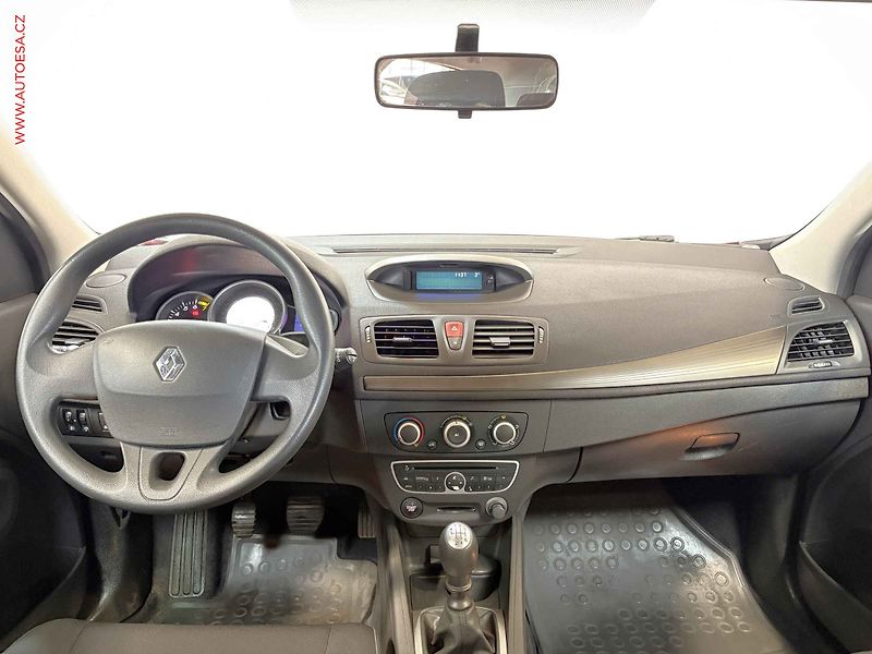 Renault Mégane (2009) 1.6i, 2.maj,ČR, AC - fotka 8 z 13