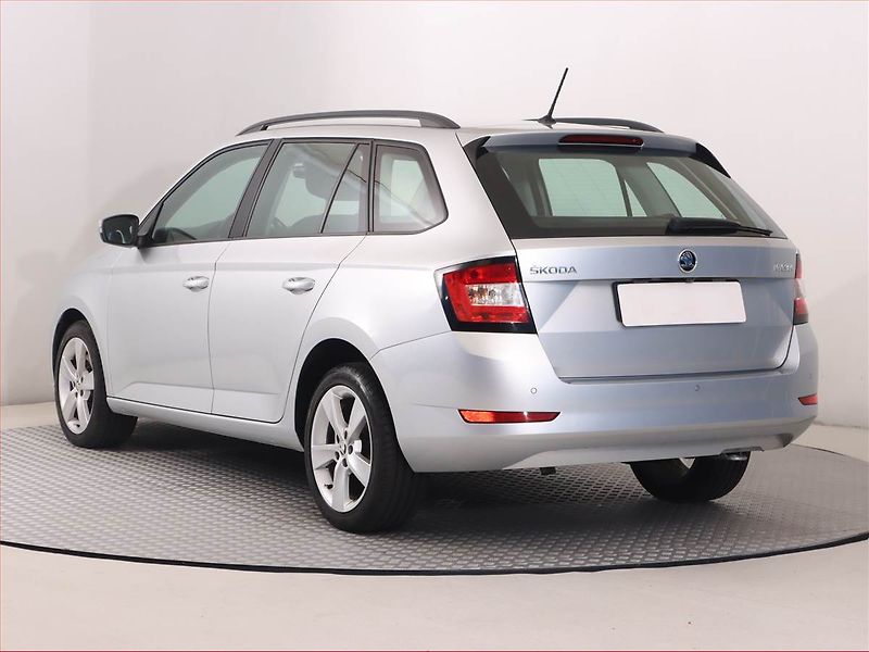 Škoda Fabia (2019) Style 1.0 TSI, Serv.kniha - fotka 4 z 23