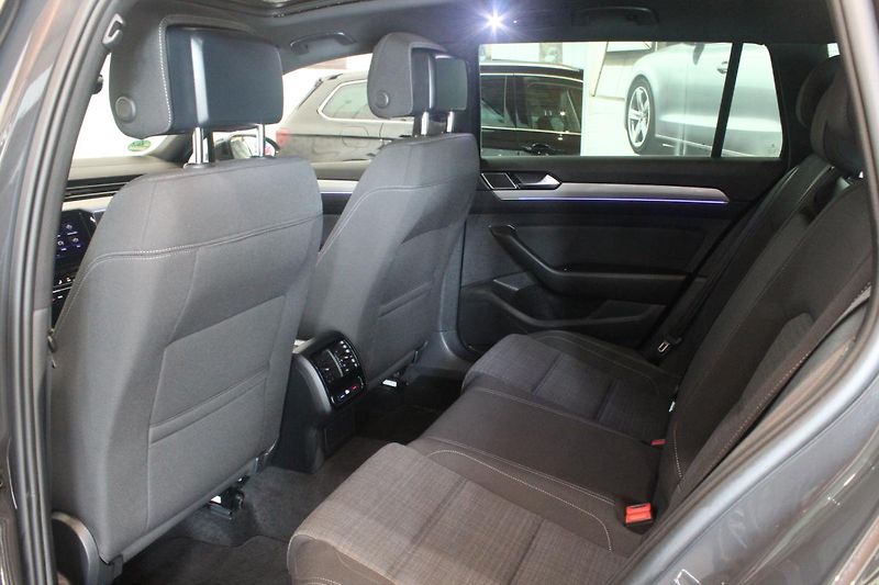 Volkswagen Passat (2021) 2.0TDI DSG Info display Matrix - fotka 18 z 43