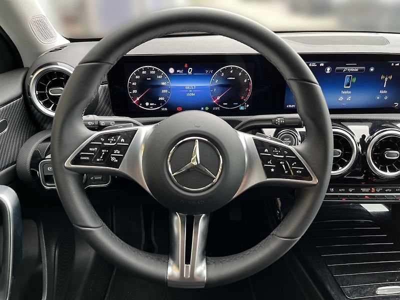 Mercedes-Benz Třídy A A-Třída 200 Progressive Line - fotka 11 z 21