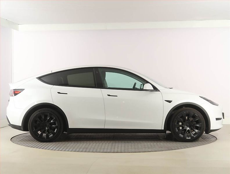 Tesla Model Y (2023) RWD LFP 60kWh, SoH 97% - fotka 6 z 33