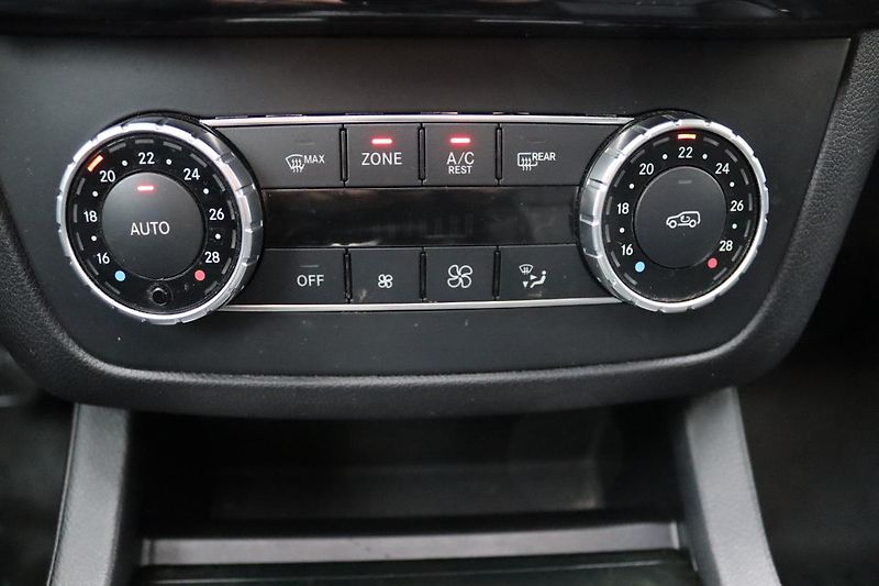 Mercedes-Benz GLS 350D 4MATIC AMG PAKET 190kW - fotka 32 z 50