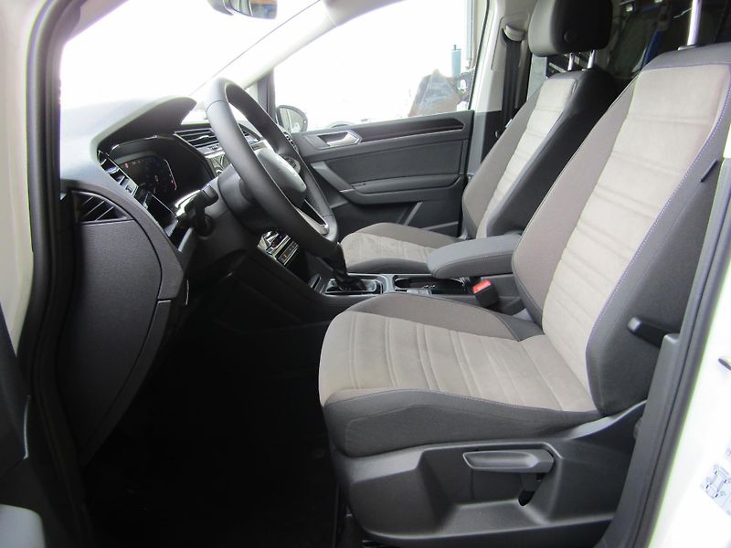 Volkswagen Touran Highline 1,5 TSI 110KW DSG - fotka 19 z 30