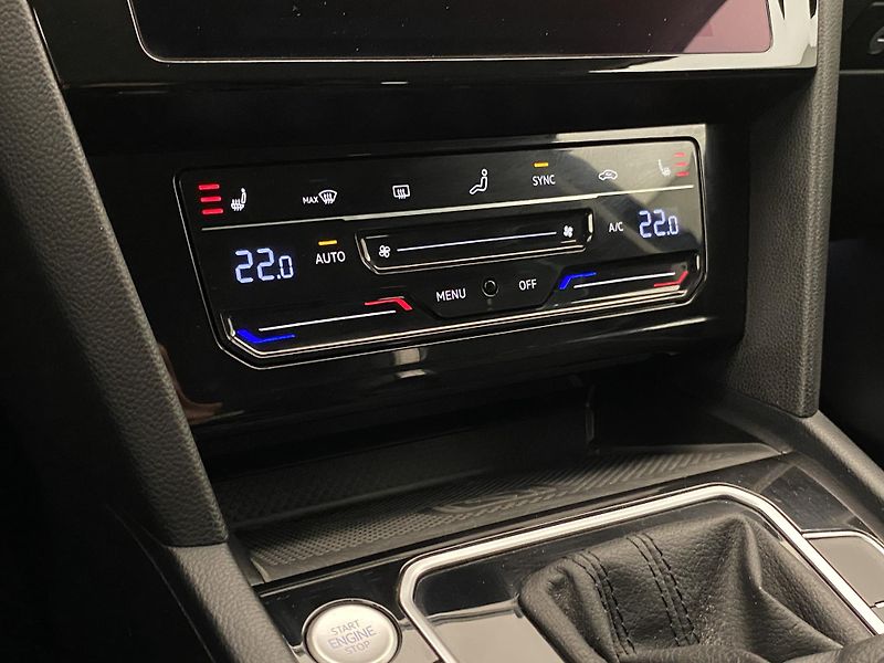 Volkswagen Passat VARIANT 2.0TDI DSG R-LINE CZ - fotka 27 z 55