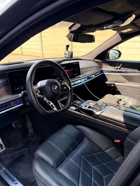 BMW Řada 7 (2023) BMW 760e xDrive Hybrid - fotka 6 z 6