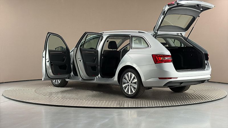 Škoda Superb 2.0 TDI Style Combi - fotka 7 z 27