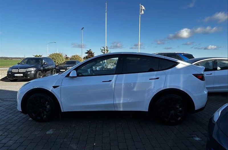 Tesla Model Y Long Range AWD FSD  - fotka 3 z 6