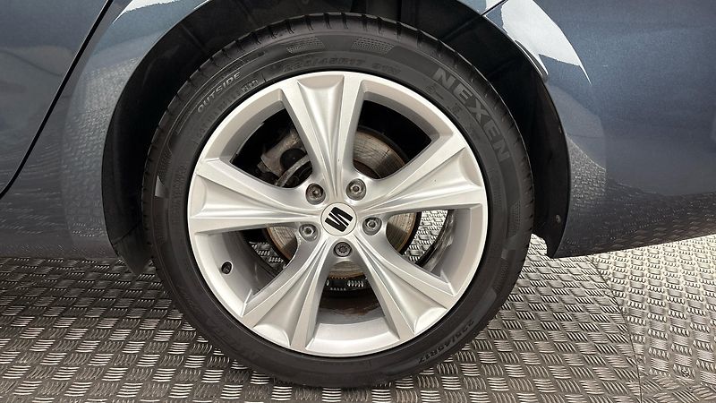 Seat Leon 2.0 TDI DSG FR Sportstourer - fotka 19 z 25