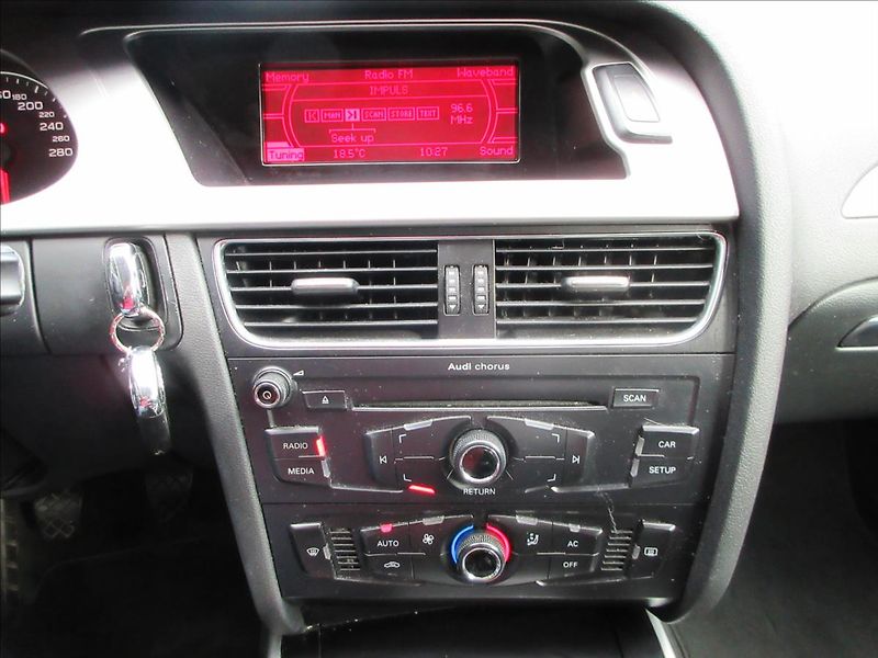 Audi A4 1,8 TFSi 88Kw, Xenon, VADA MOT - fotka 18 z 21