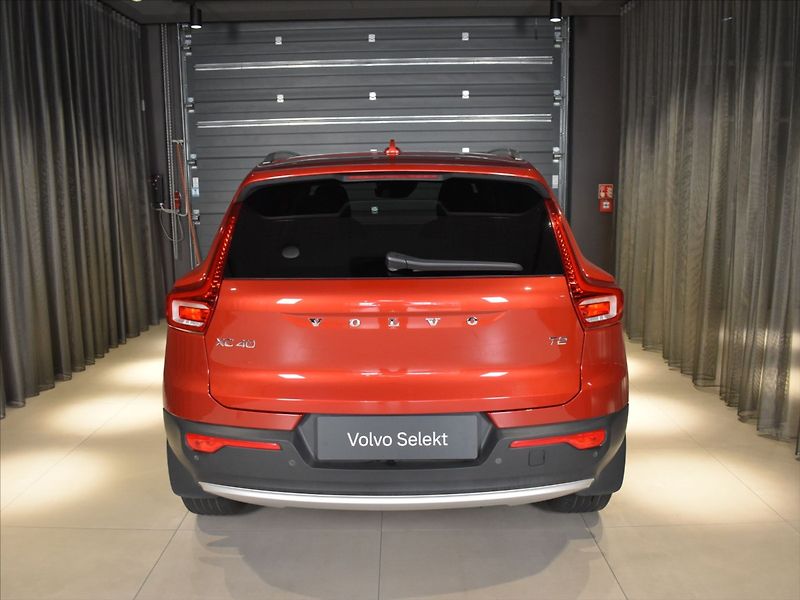 Volvo XC40 1,5 T2 Momentum Pro BLIS - fotka 3 z 23