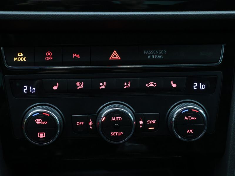 Seat Leon 1,4 TSI FR LED Kůže CZ - fotka 20 z 28