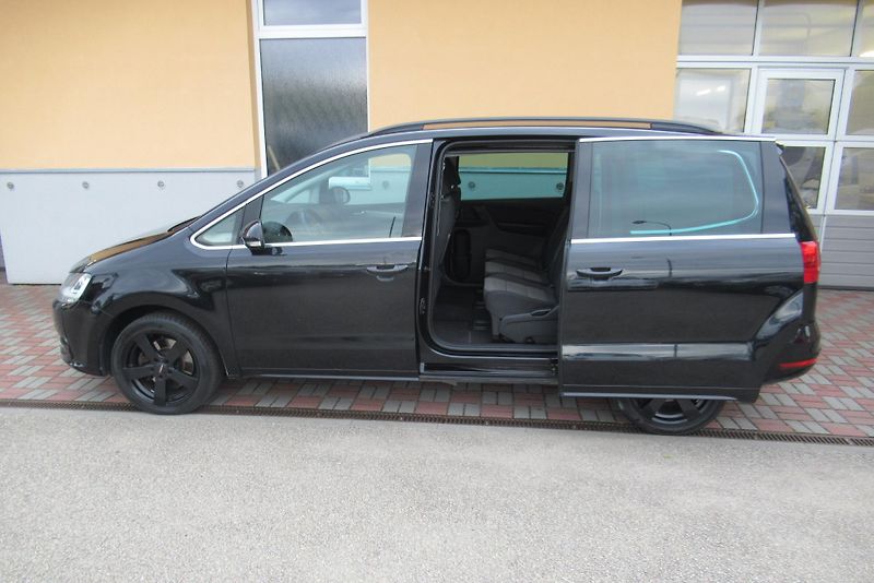 Volkswagen Sharan 2.0 TDi AUT. KLIMA TAŽNÉ 2.2 t - fotka 8 z 20
