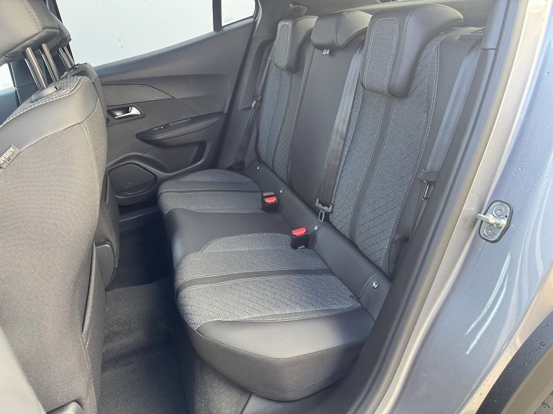 Peugeot 2008 (2026) ALLURE Hybrid  1,2 110 e-DCS6 - fotka 8 z 10