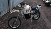 Závodní motocykl dakarské specifikace KTM GS 560.