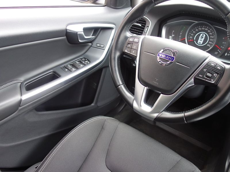 Volvo S60 (2017) 2.0D4 147kW AUT -NOVÉ V ČR - fotka 12 z 38