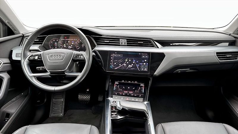 Audi Q8 e-tron 50 - 95 kWh Kůže Kamera DPH - fotka 12 z 15