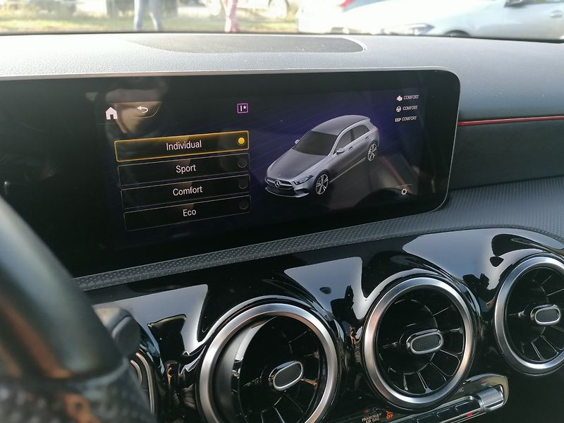 Mercedes-Benz Třídy A (2020) 2.0 200D AMG Line 110kW 9G - fotka 32 z 46