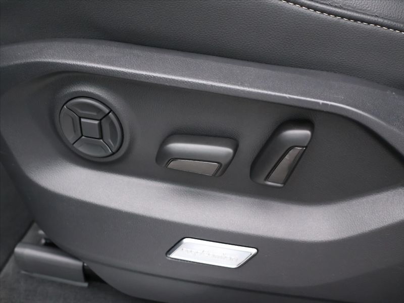 Volkswagen Touareg 3,0 TDI 210kW 4M LED DPH CZ - fotka 17 z 39