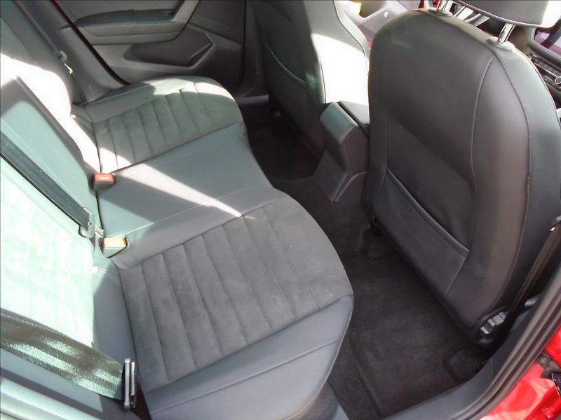 Seat Arona 1,0   1.0.TSI - fotka 17 z 29