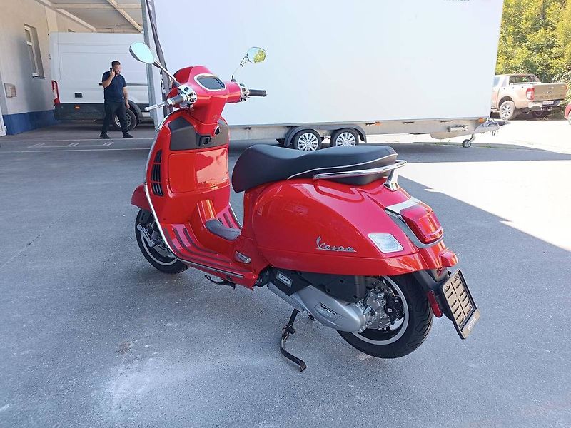 Vespa GTS 125 Super (2026) Rosso Coragiosso FL26 - fotka 5 z 10