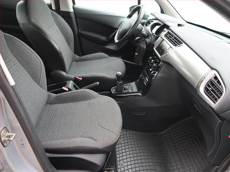 Citroën C3 (2016) 1.6 BlueHDi, Tempomat - fotka 9 z 16