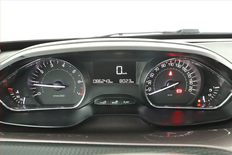 Peugeot 2008 (2015) 1.6 VTi, Tempomat - fotka 11 z 18